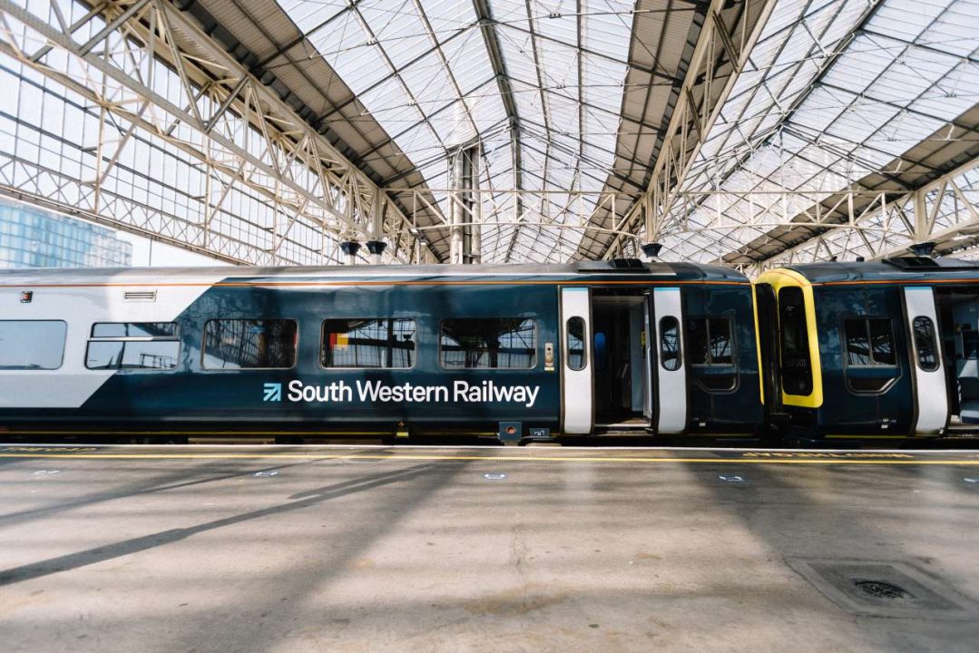 Train_Waterloo_station