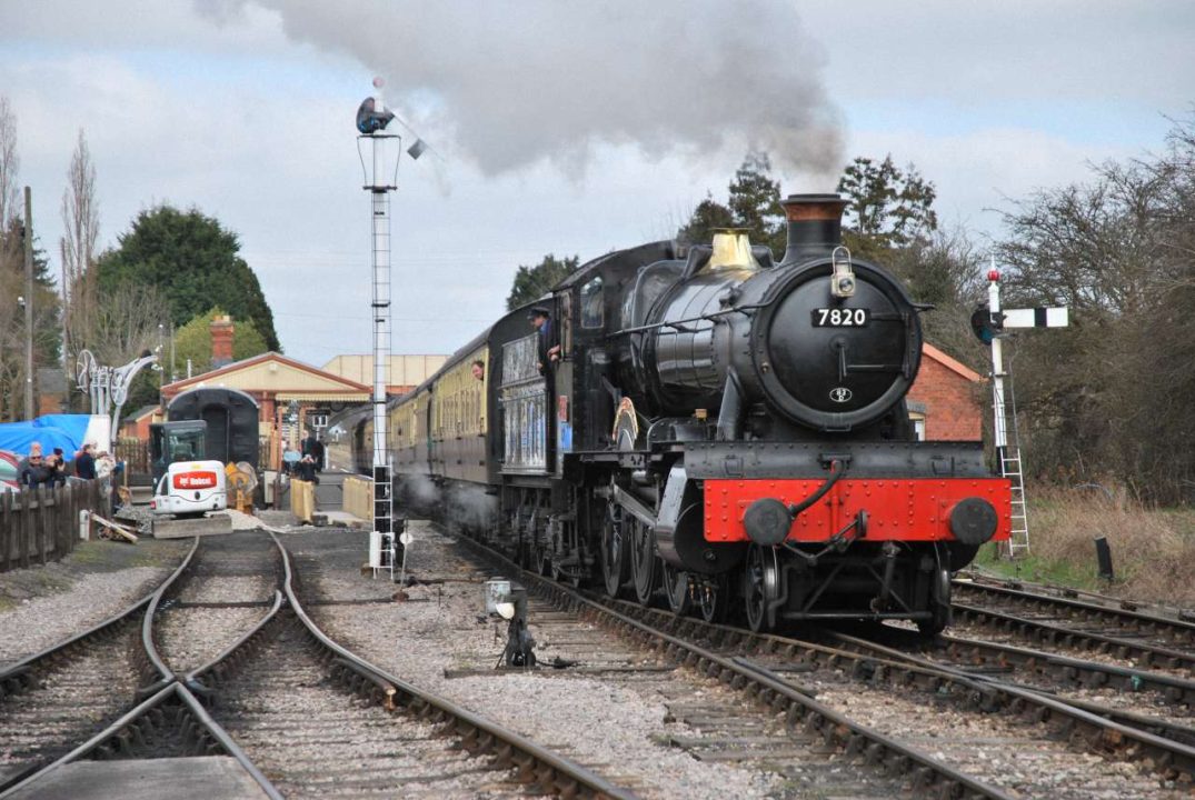 Dinmore manor departs Toddington pic Ian Crowder