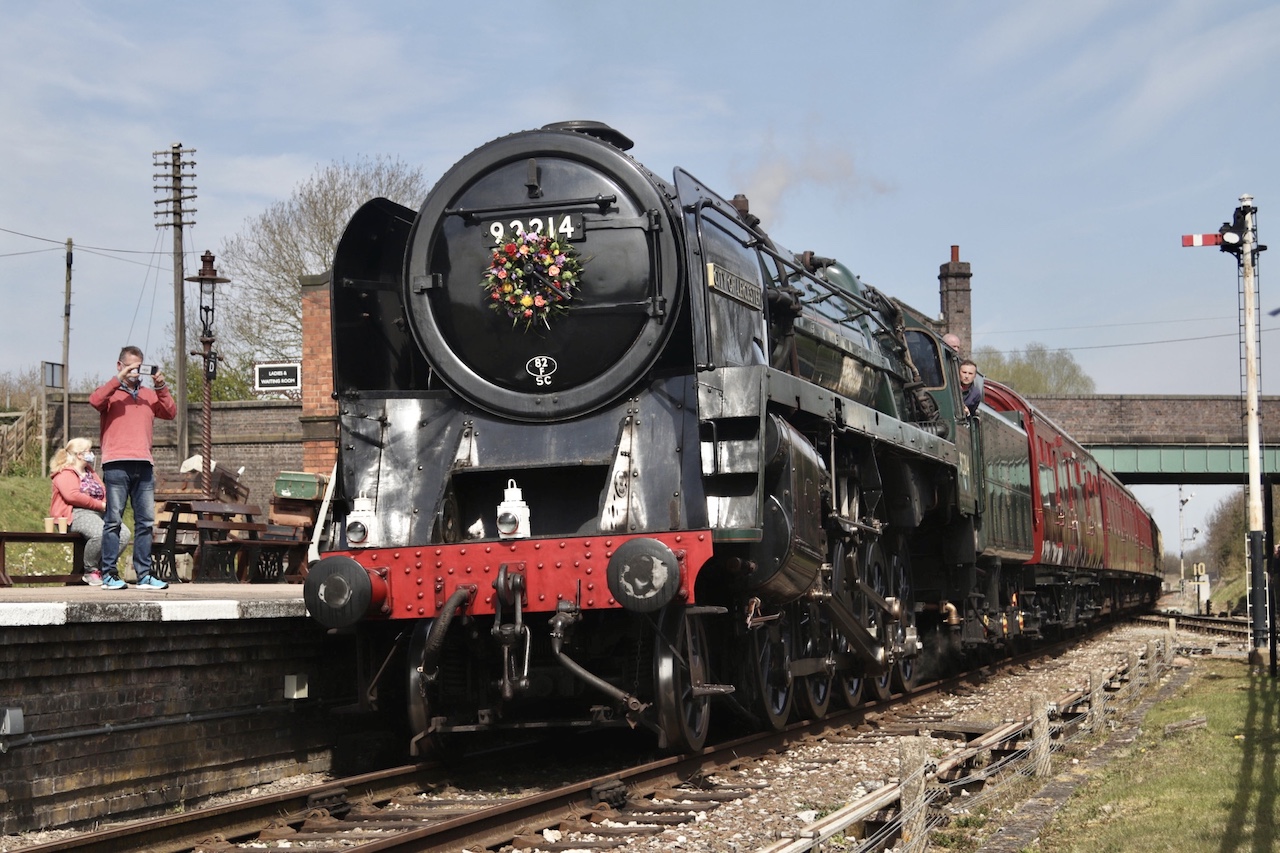 Steam locomotive No. 92214 to stay at its Great Central Railway home!