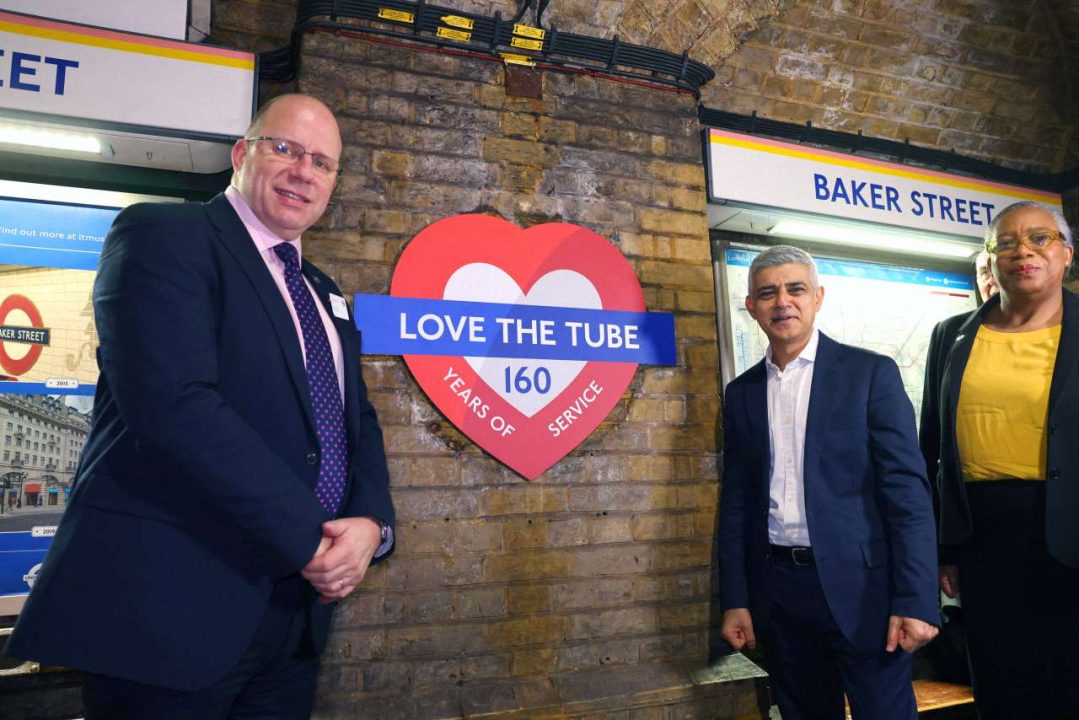 The Commissioner and Mayor unveil the new roundel