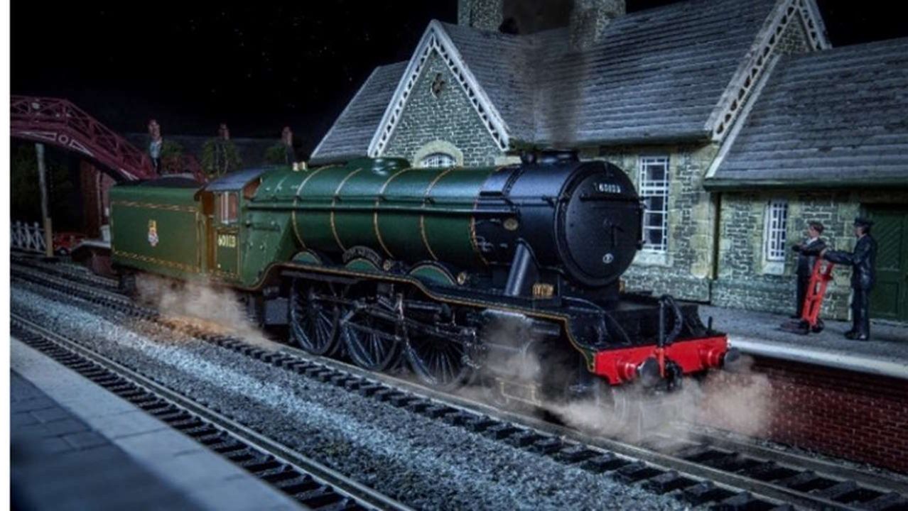 BR, A3 Class, 'Flying Scotsman' With Steam Generator, Diecast Footplate & Flickering Firebox - Era 4