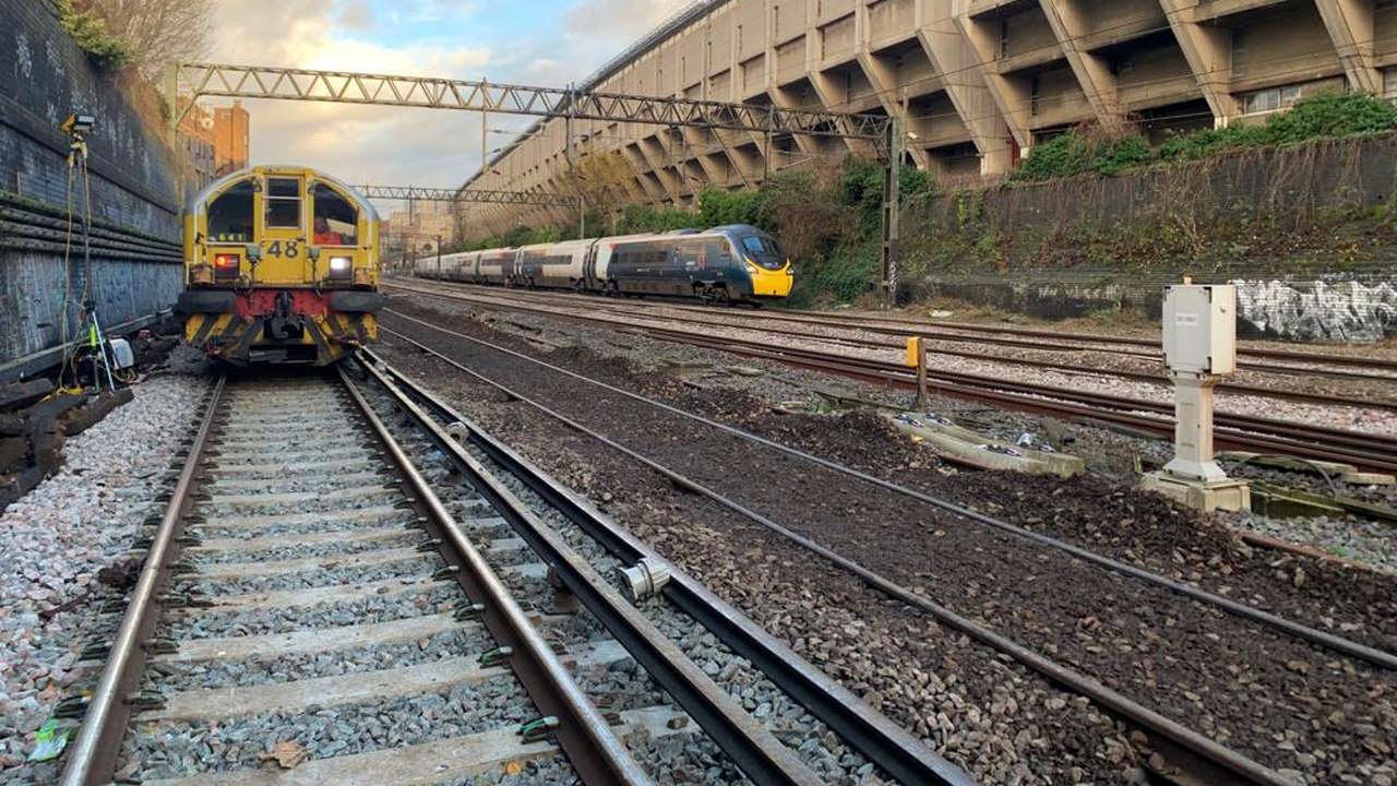 Ballast being renewed on the Bakerloo line