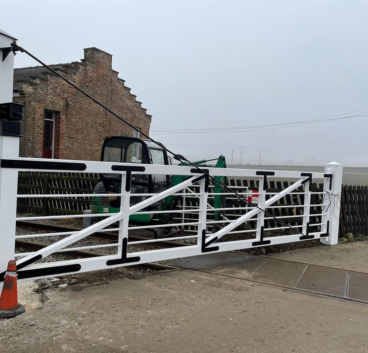 crakehall-crossing-gates 1 (bob.coombs)