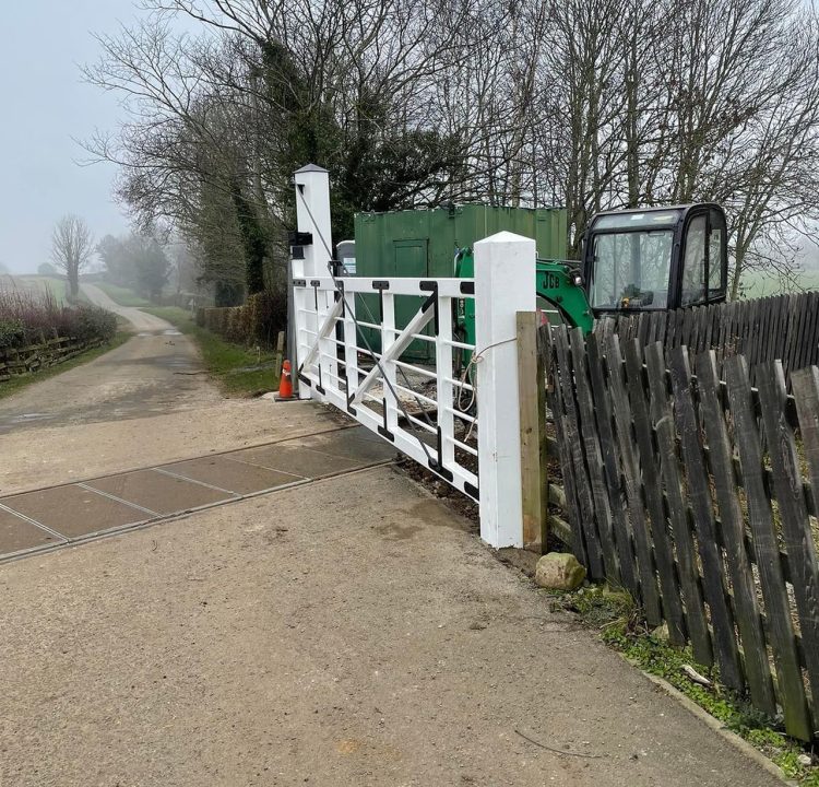 crakehall-crossing-gates 3 (bob.coombs)