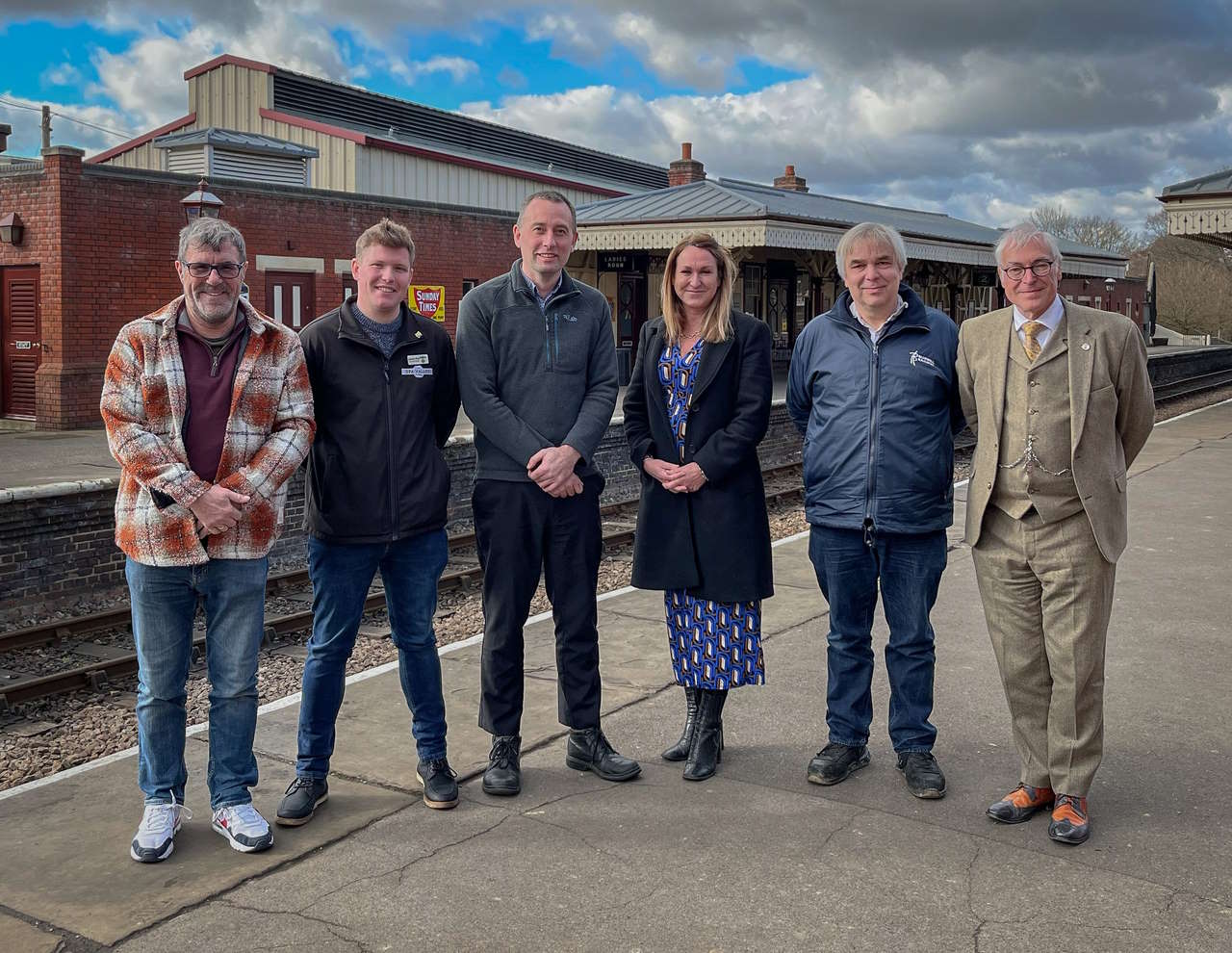 Robert Patterson (Swanage Railway) Jonnie Pay (Spa Valley Railway) Steve Backhouse (Isle of Wight Steam Railway) Lisa Boyle (Bluebell Railway) Chris Knibbs (Bluebell Railway) Robin Coombes (Kent & East Sussex Railway)