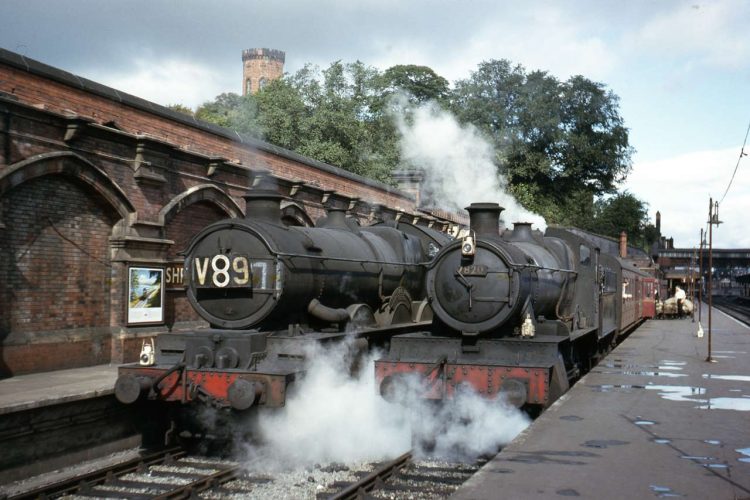 7820 "Dinmore Manor" and Castle Class 5084 "Reading Abbey" at Shrewsbury