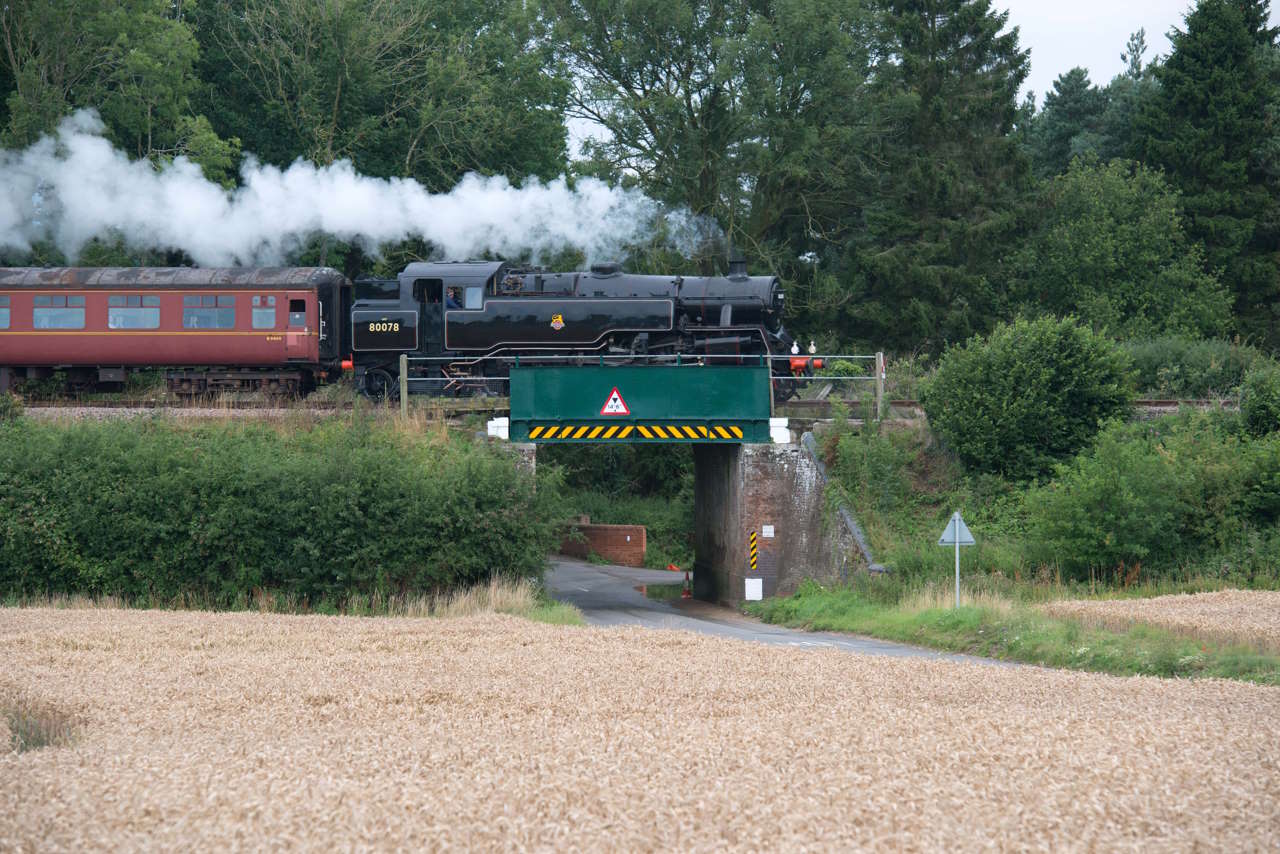 80078 crosses Crownthorpe Bridge