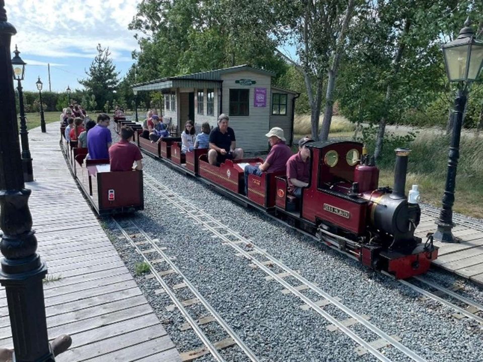 CMD Narrow guage coaches at Belvedere station.