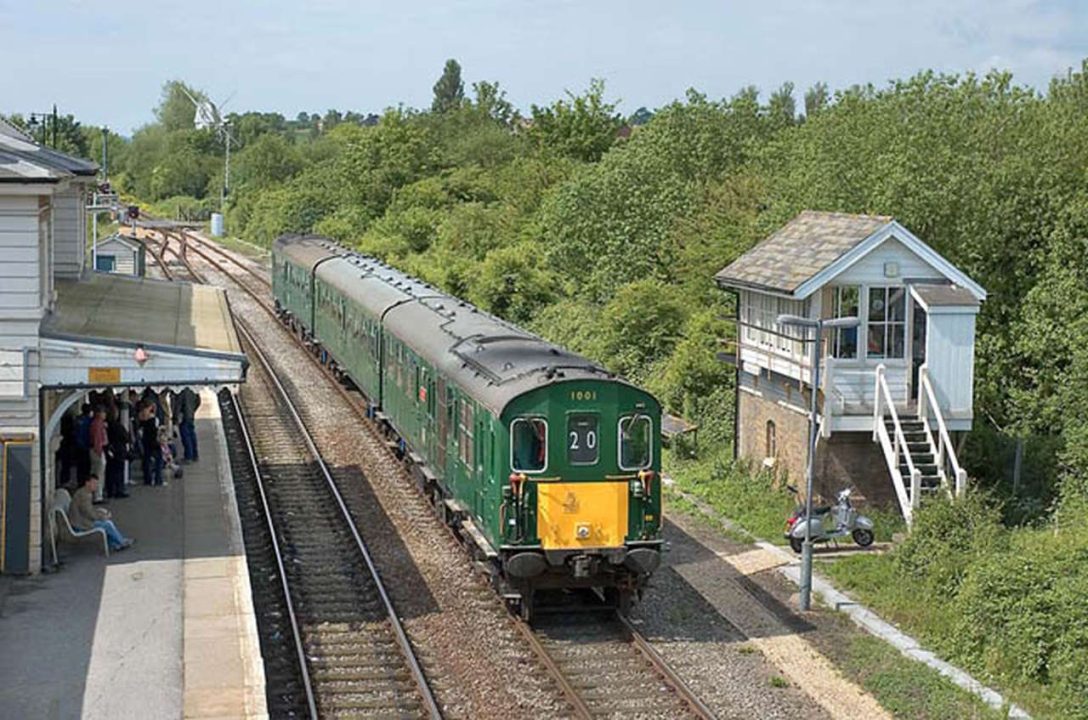 Hastings unit 1001 arrived at Rye with the 11.24 Hastings to Ashford International. Tues 31 May 2005