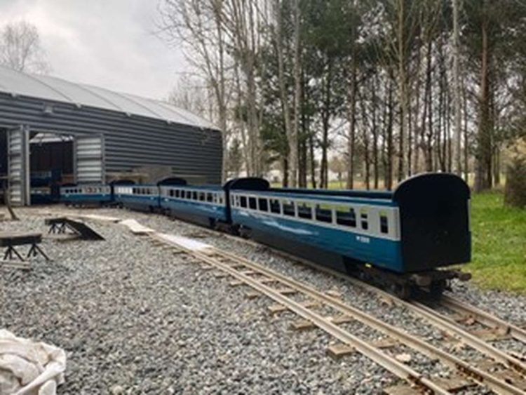 Mardyke built MK3 carriages in their new blue & grey livery.