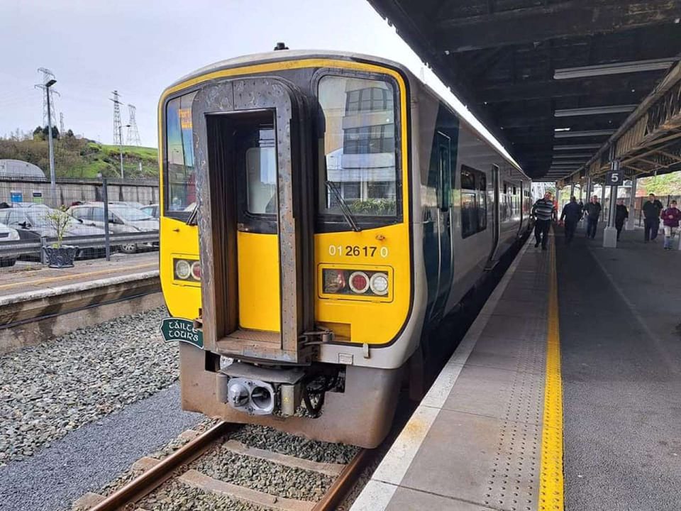 1993-built Tokyu Car 2600 class railcar set Táilte Tours