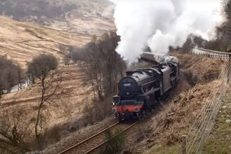 WATCH: Black 5 steam locomotives head through Scotland