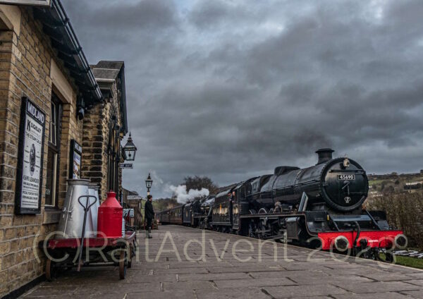 45690 Leander and 45407 The Lancashire Fusilier arrive into Oakworth, Keighley and Worth Valley Railway