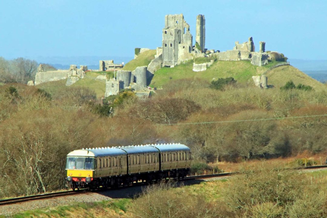 Swanage Railway Class 117 Wareham heritage diesel train Corfe Castle // Credit: Andrew PM Wright