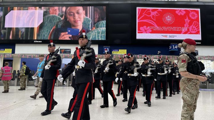 Armed Forces arrive at London Waterloo_3