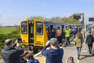 GTR hands over £12,500 raised on rail tour to Sussex kids’ hospice