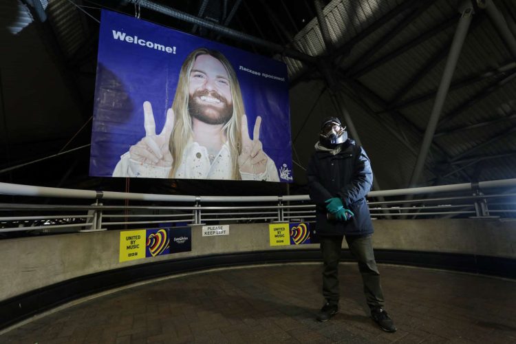 Eurovision sensation, Sam Ryder has been immortalised on a mural at Manchester Airport Station - street artist Aske was commisioned by TransPennine Express