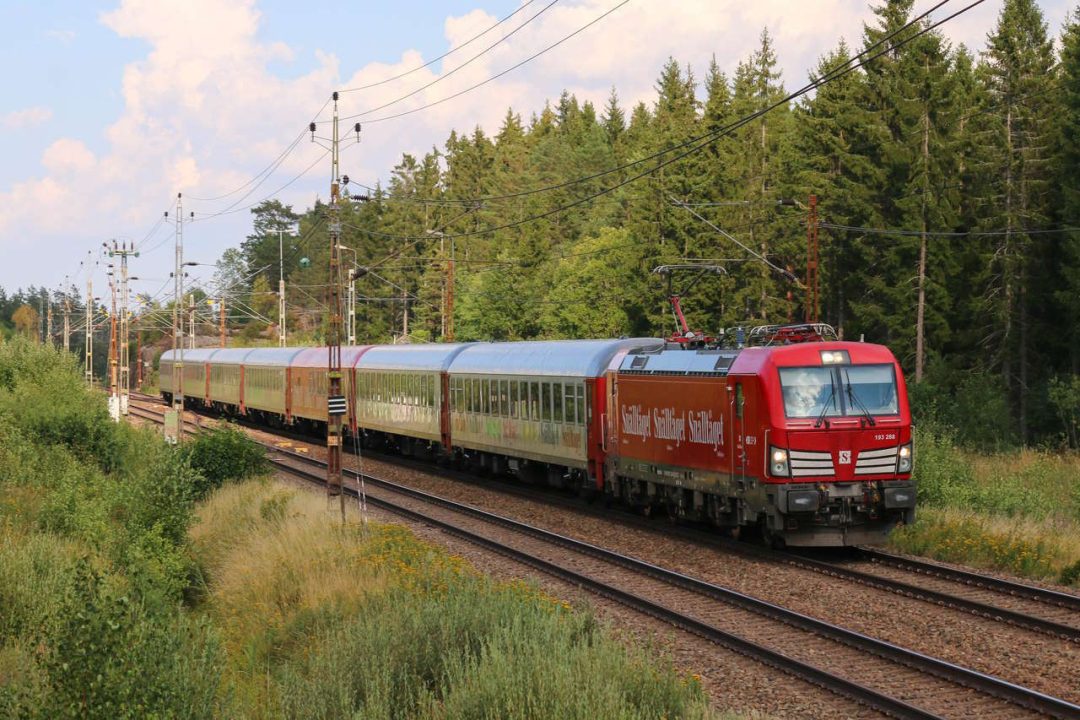 Snälltåget train