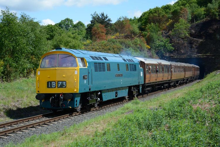 D1062 passes Foley Park hauling 1211 Kidderminster to Bridgnorth on 18/05/2017.