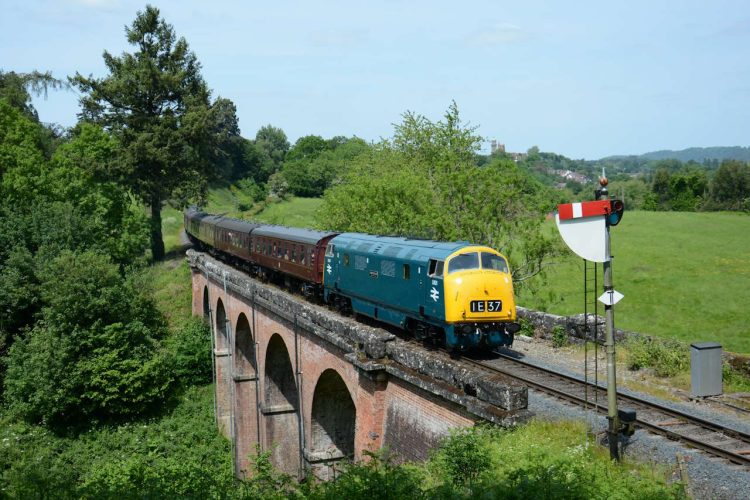 D821 heads over Oldbury Viaduct, credit Brad Joyce