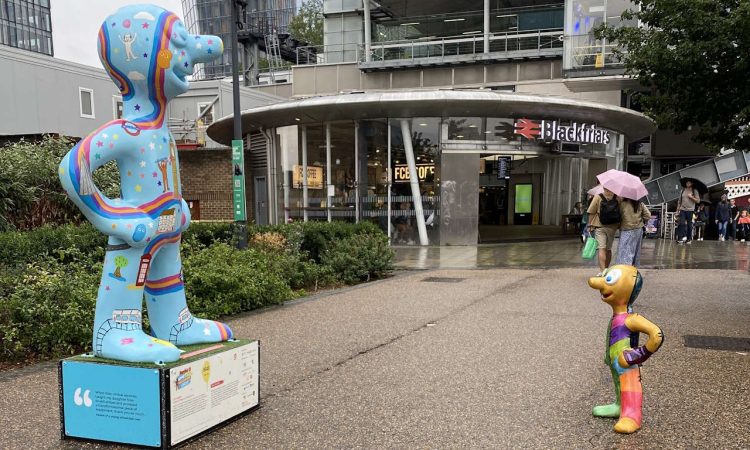 Hi big brother! Morph meets Thameslink's sculpture at London Blackfriars