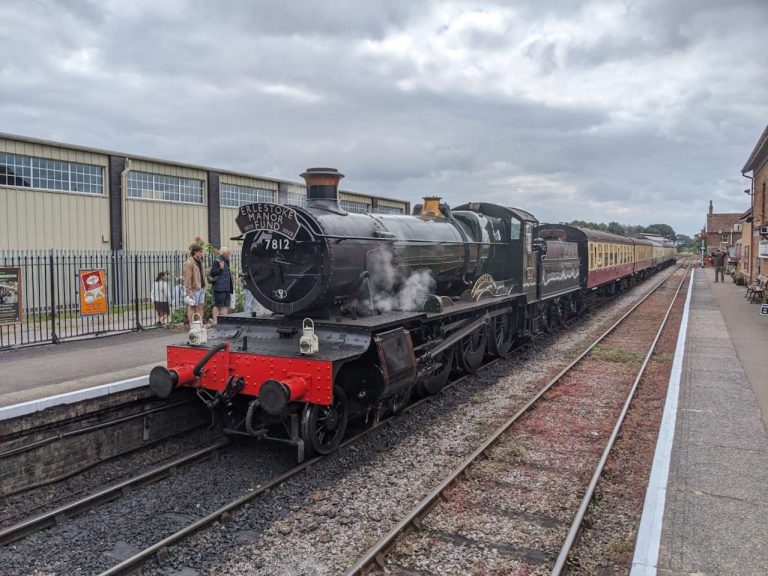 Steam locomotive 7812 Erlestoke Manor's return celebrated with special ...