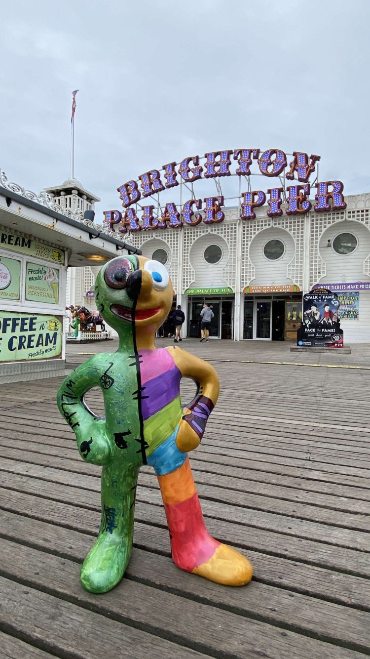 Icon meets icon - Morph outside Brighton's Palace Pier