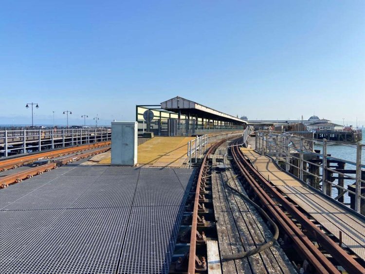 Long shot of Ryde Pier