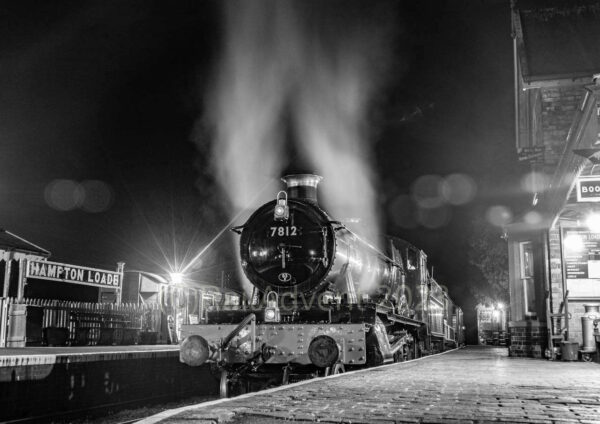 7812 Erlestoke Manor stands at Hampton Loade, Severn Valley Railway