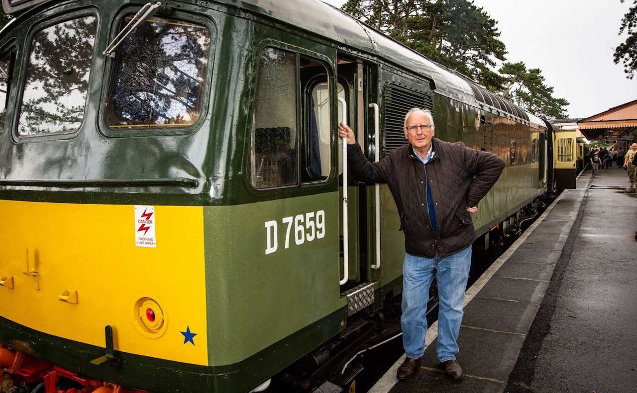 Pete Waterman OBE has Freightliner locomotive named after him