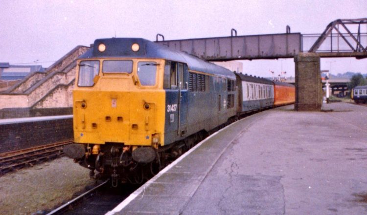 Class 31 No. 31427 on a parcels train at Lincoln Central Station