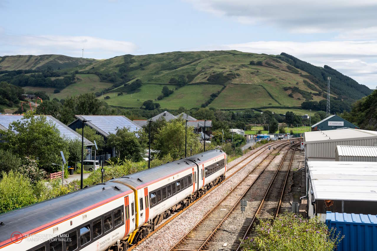 Four-car-train on Cambrian line 1_TfW