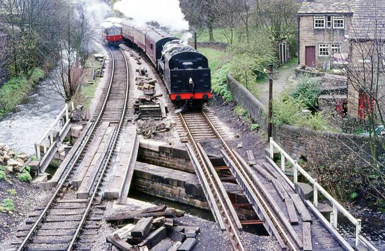 Renewing the other span of Bridge 27 in 1977