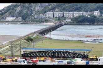 WATCH: Test lift of 160-tonne bridge span for Barmouth viaduct repairs