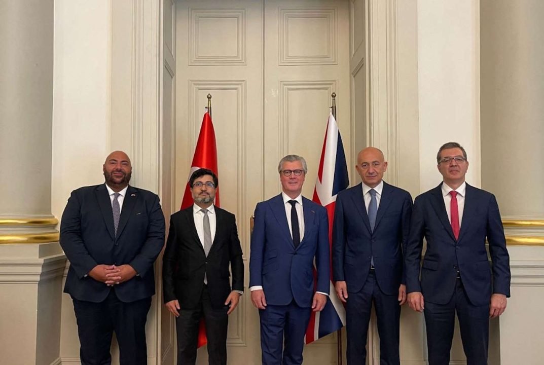 From left, Kenan Poleo (British Consul General - Istanbul), Osman Çelik (Deputy Minister of Treasury and Finance - Republic of Türkiye ), Lord Offord (Parliamentary Under Secretary of State - Minister for Exports), Dr. Erman Ilicak (President of Rönesans Holding), Mustafa Bağriaçik (Senior Country Officer, Türkiye & Azerbaijan at JP Morgan)