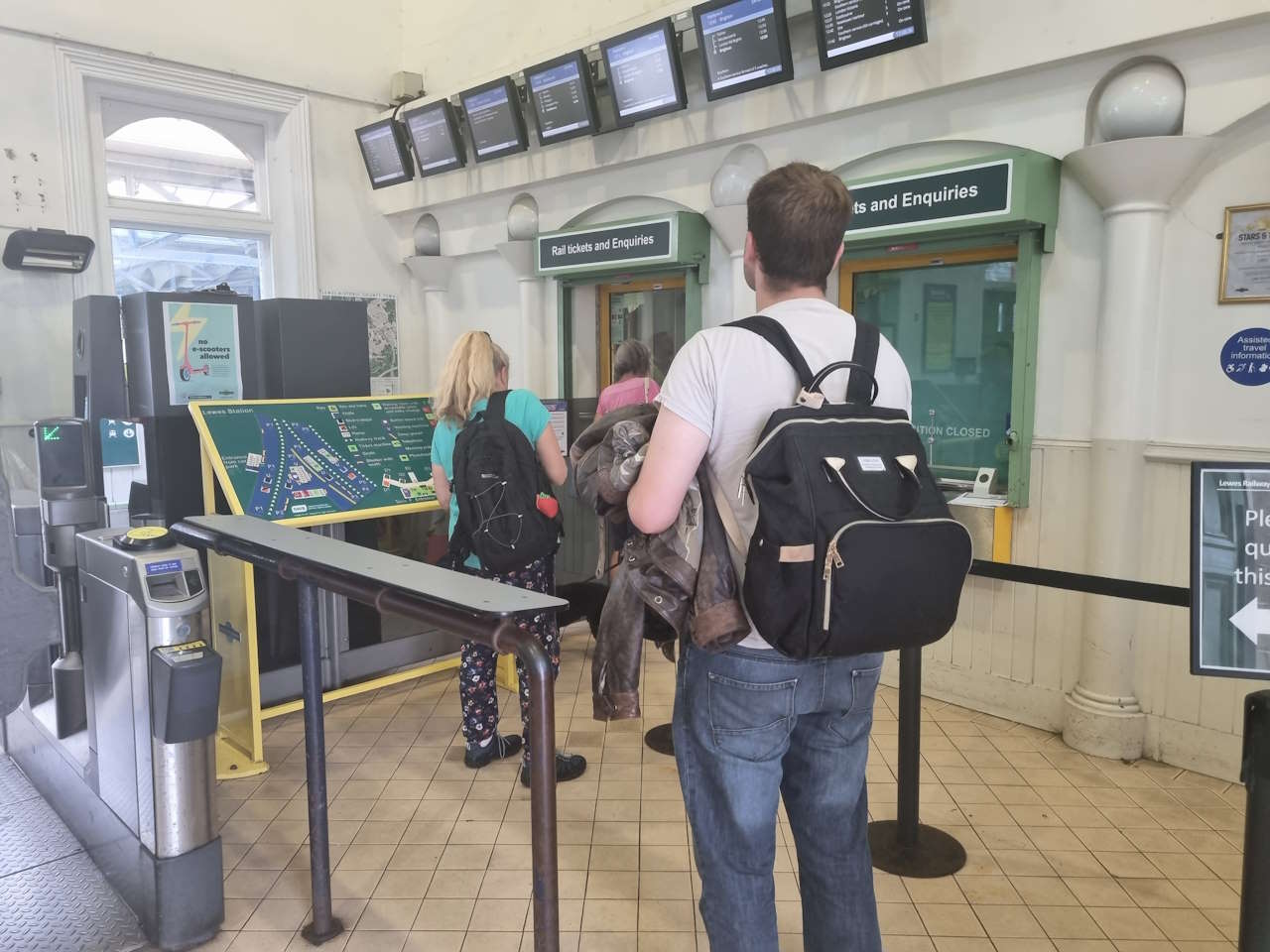 Lewes station ticket office