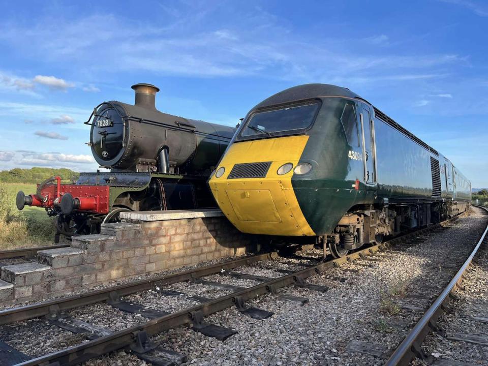 Odney Manor alongside a GWR 'Castle' HST set at Bishops Lydeard on the West Somerset Railway