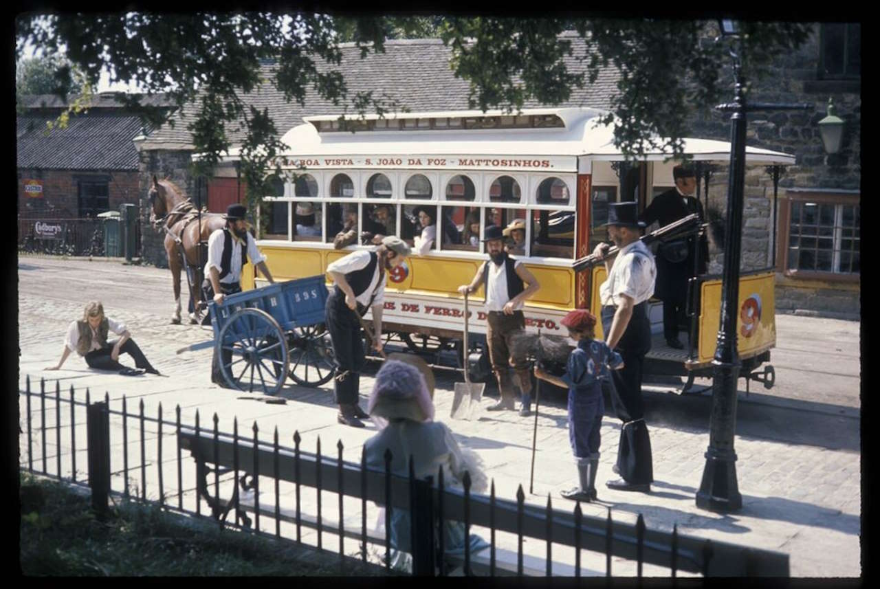 On 14 August 1971, Oporto 9 was used for a photo shoot by Tinkers Hill Opera Society from Birmingham. Alongside posed hired horses and actors in Victorian costume, it was used to portray a late Victorian street scene for still photographs and cine film