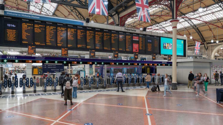 Additional ticket gates serving platforms 1-7