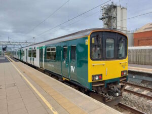 Unit 150139 at Bletchley station.