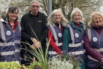 Voluntary group helps transform South Wales railway stations