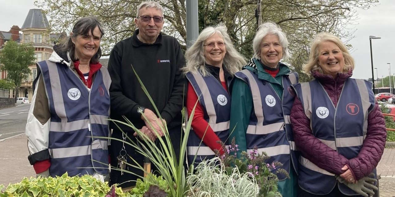 Pictured at Barry Town_ Members of the Soroptomists and Phil Crocker from Transport for Wales