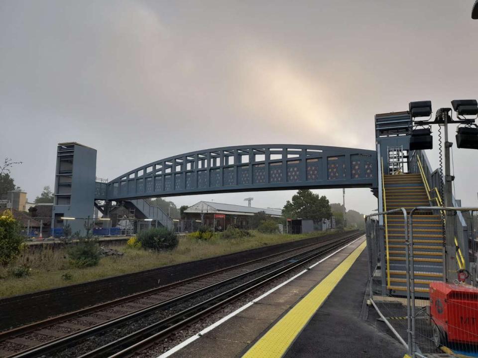 Walton-on-Thames full bridge span