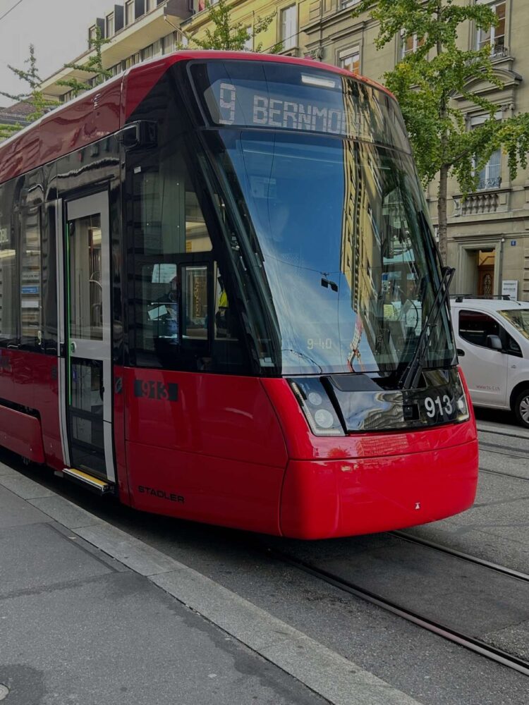 Tramlink bernmobil front view