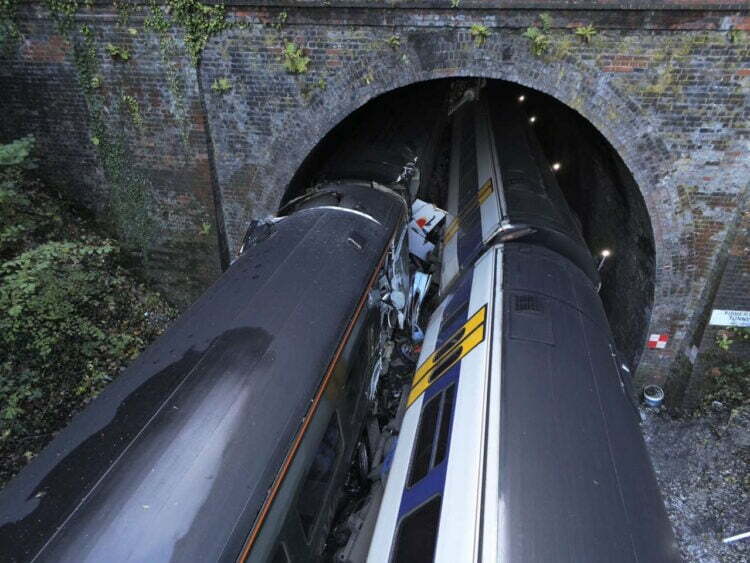 View from London portal of Fisherton Tunnel showing the rear carriages of train 1F30 (A3and A4) and front carriages of train 1L53 (B1 and B2).