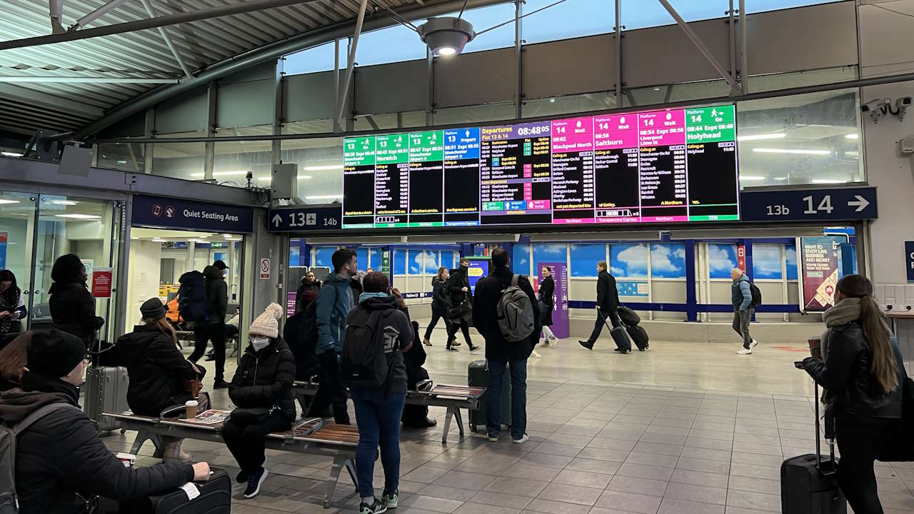 Manchester Piccadilly 13 and 14 waiting area