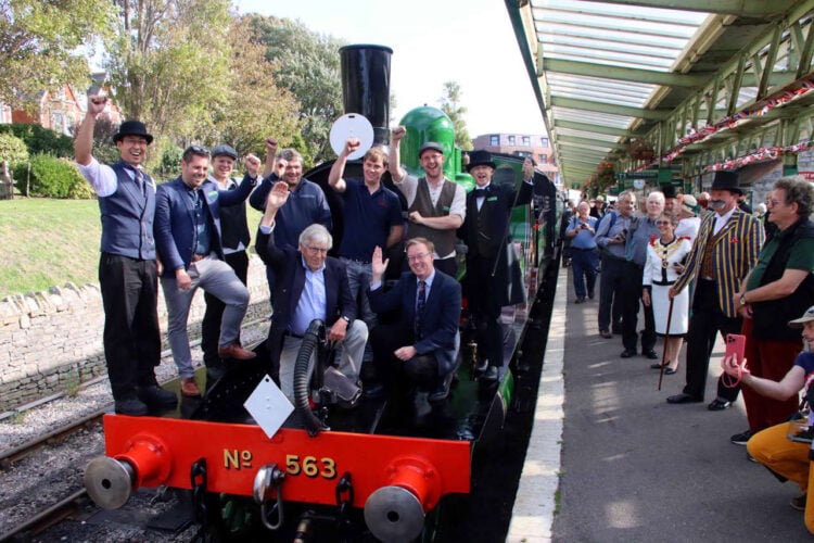 T3 563 team & Anthony Coulls NRM Swanage 7 October 2023 ANDREW PM WRIGHT