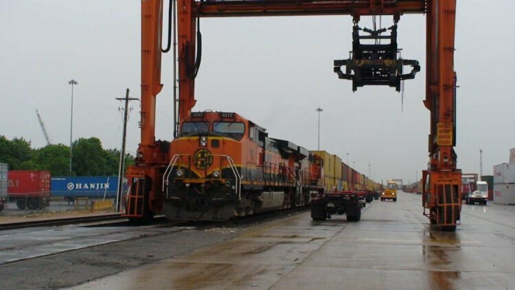 Container loading at a BNSF facility. Credit: // BNSF