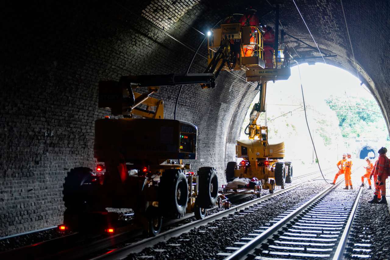 Engineers work between Welwyn and Hitchin to deliver ECDP, Network Rail