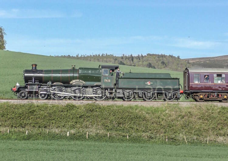 7812 Erlestoke Manor heads towards Watchet, West Somerset Railway